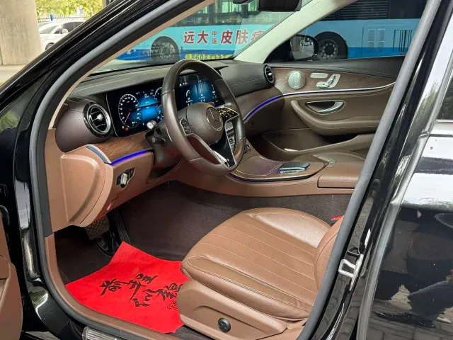 Mercedes-Benz E-Class — Фото автомобиля 9