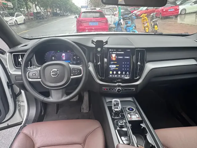 Volvo XC60 — Фото автомобиля 11