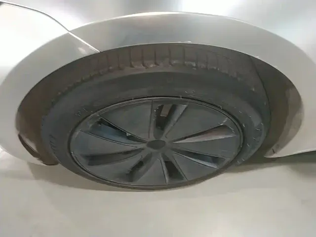Tesla Model 3 — Фото автомобиля 22