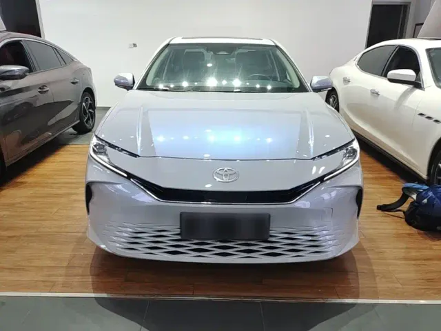 Toyota Camry — Фото автомобиля 2