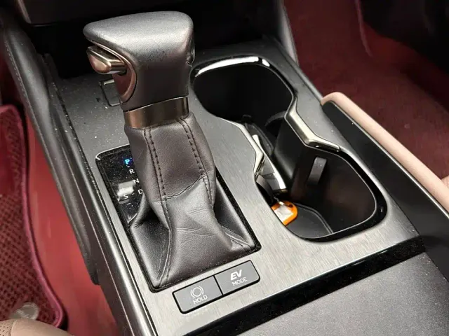 Lexus ES — Фото автомобиля 15