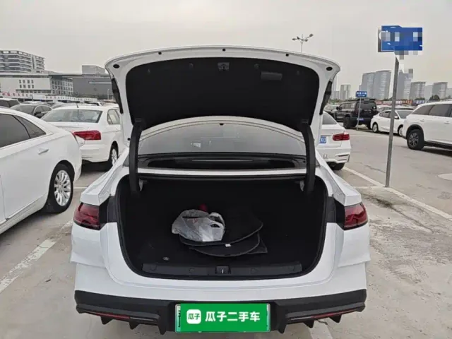 BYD Qin L — Фото автомобиля 18