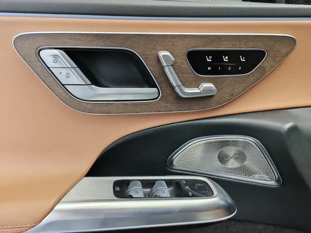 Mercedes-Benz E-Class — Фото автомобиля 17