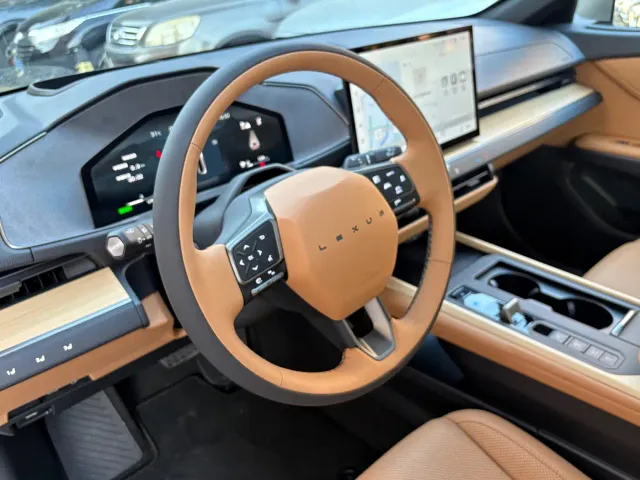 Lexus ES — Фото автомобиля 13