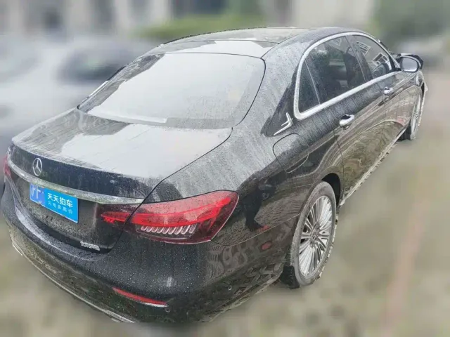 Mercedes-Benz E-Class — Фото автомобиля 2