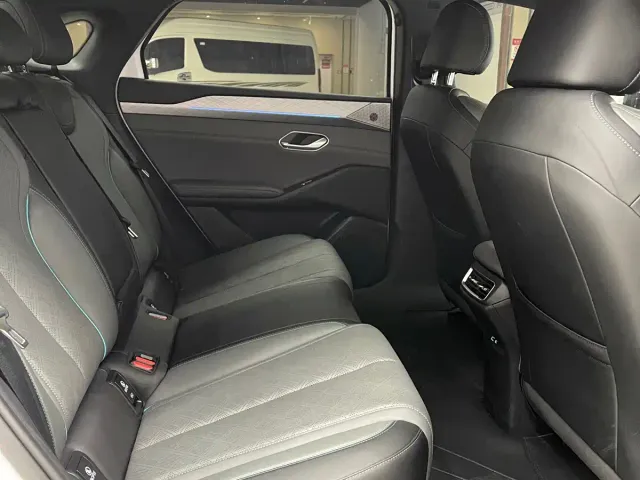 BYD Qin L — Фото автомобиля 10