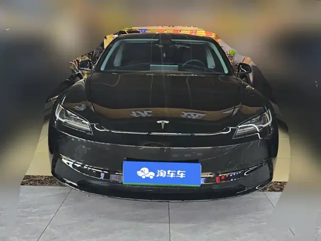 Tesla Model 3 — Фото автомобиля 2
