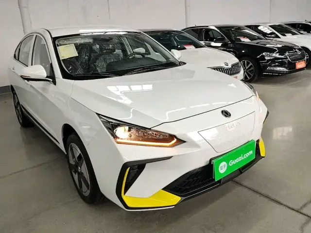 Dongfeng Fengshen E70 — Фото автомобиля 3