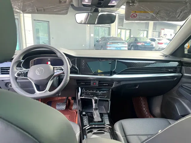 Volkswagen Passat — Фото автомобиля 10