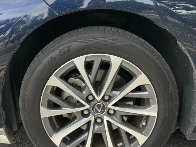 Lexus ES — Фото автомобиля 13