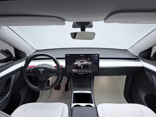 Tesla Model Y — Фото автомобиля 8