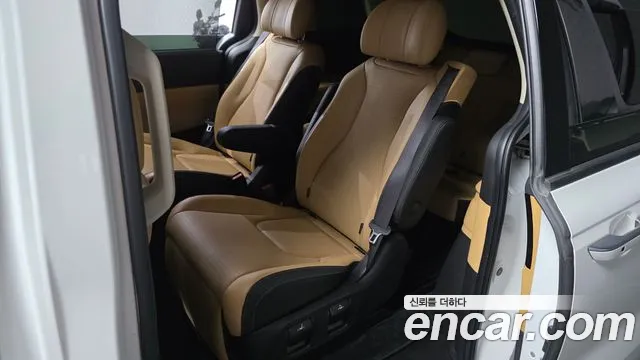 Kia Carnival Generation 4 — Фото автомобиля 17