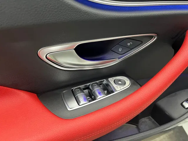 Mercedes-Benz E-Class — Фото автомобиля 17
