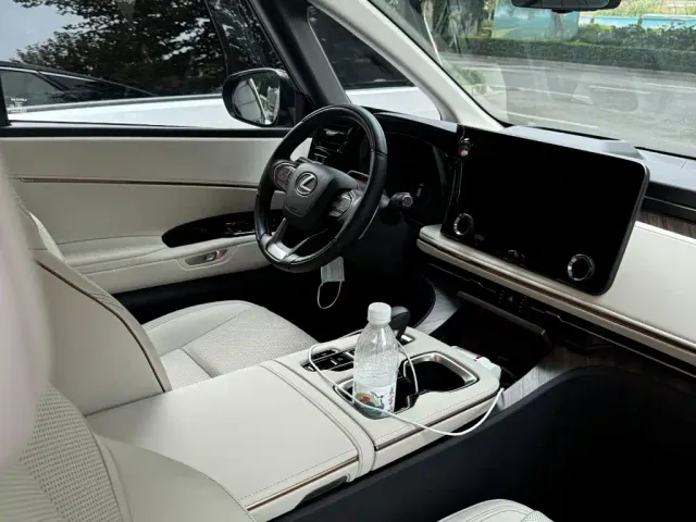 Lexus LM — Фото автомобиля 6