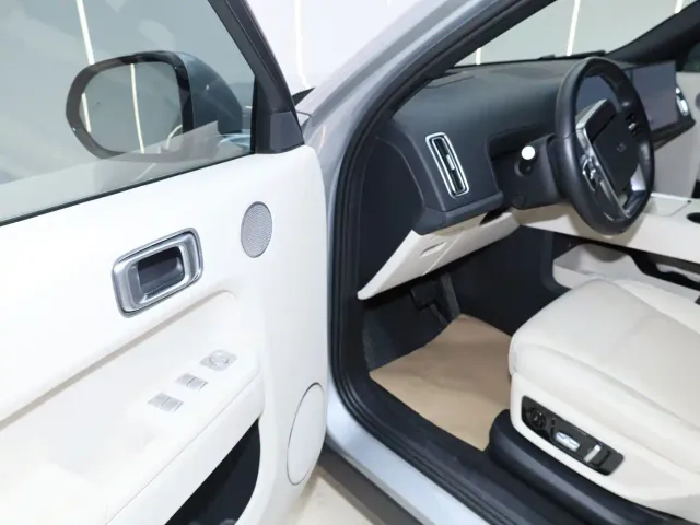 Li Auto L9 — Фото автомобиля 12