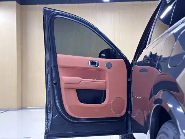 Li Auto L9 — Фото автомобиля 16