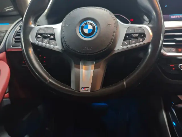 BMW iX3 — Фото автомобиля 9