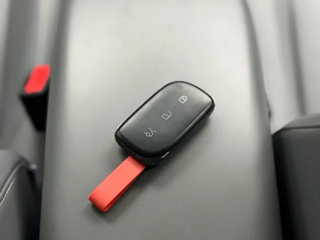 Lynk & Co Z20 — Фото автомобиля 18