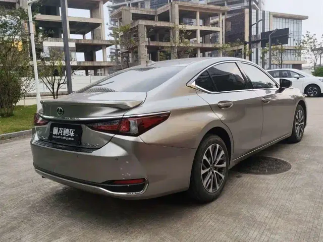 Lexus ES — Фото автомобиля 9