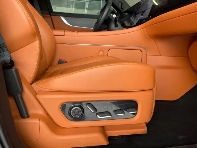 AITO Wenjie AITO M9 2024 Extended Range Ultra 42kWh 6-Seater — Фото автомобиля 30