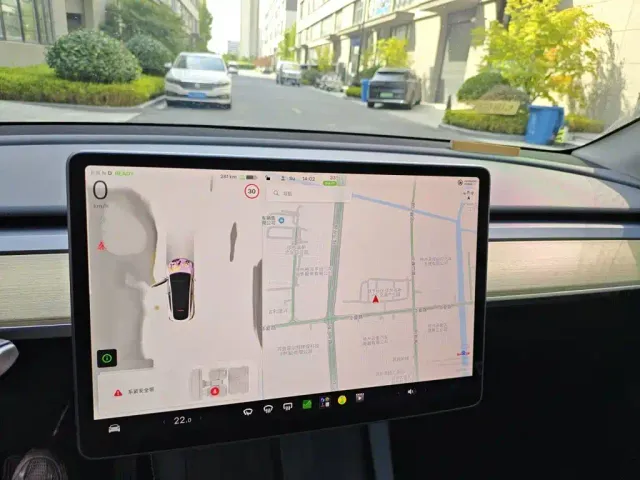 Tesla Model Y — Фото автомобиля 12