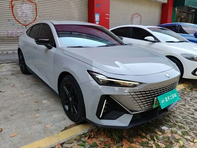 Changan UNI-V — Фото автомобиля 3