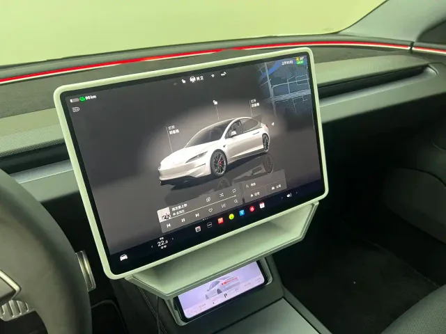 Tesla Model 3 — Фото автомобиля 13