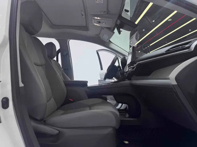 Toyota Granvia — Фото автомобиля 11