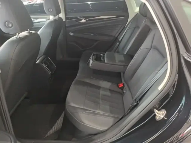 Volkswagen Passat — Фото автомобиля 16