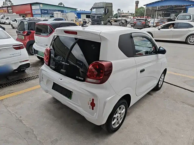 Roewe Clever — Фото автомобиля 4