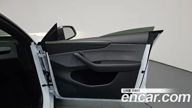 Tesla Model Y — Фото автомобиля 23