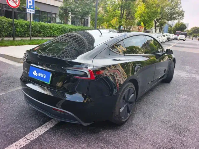 Tesla Model 3 — Фото автомобиля 3