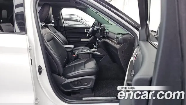 Ford Explorer — Фото автомобиля 11