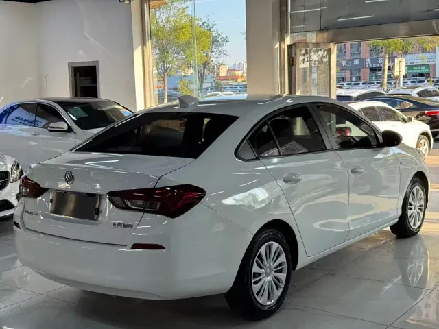 Buick Excelle — Фото автомобиля 6