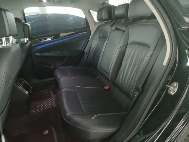 Volkswagen Passat — Фото автомобиля 16