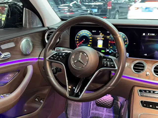 Mercedes-Benz E-Class — Фото автомобиля 13