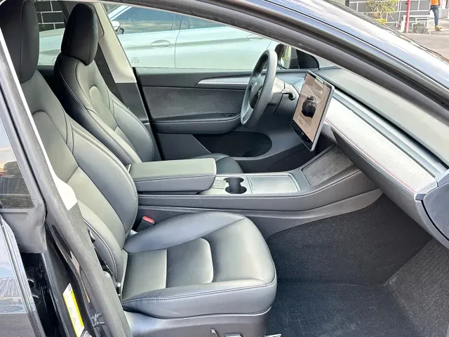 Tesla Model Y — Фото автомобиля 12