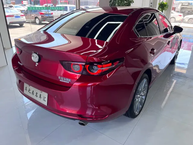 Mazda Axela — Фото автомобиля 3