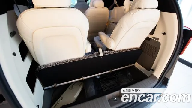Kia Carnival Generation 4 — Фото автомобиля 20