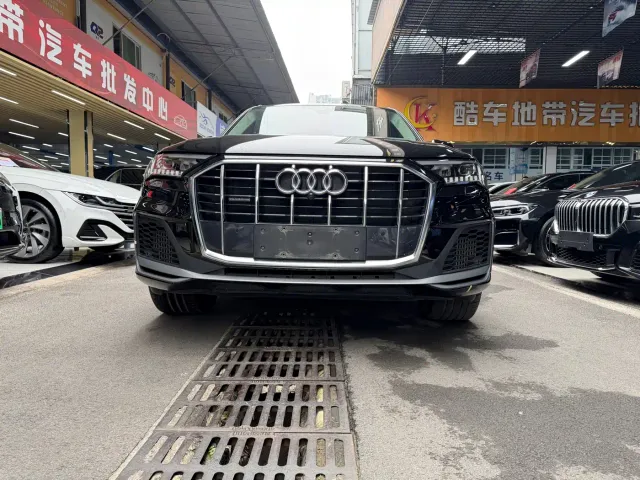 Audi Q7 — Фото автомобиля 2