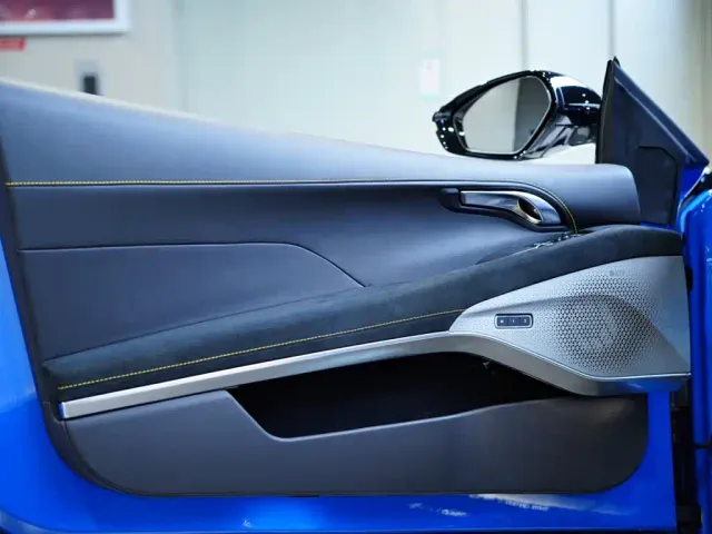 Lotus Emira — Фото автомобиля 15