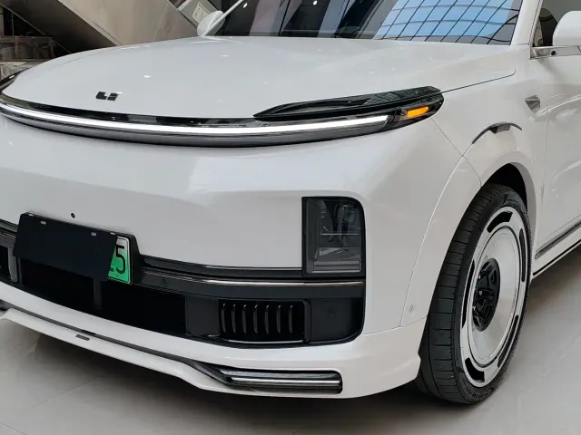 Li Auto L9 — Фото автомобиля 11