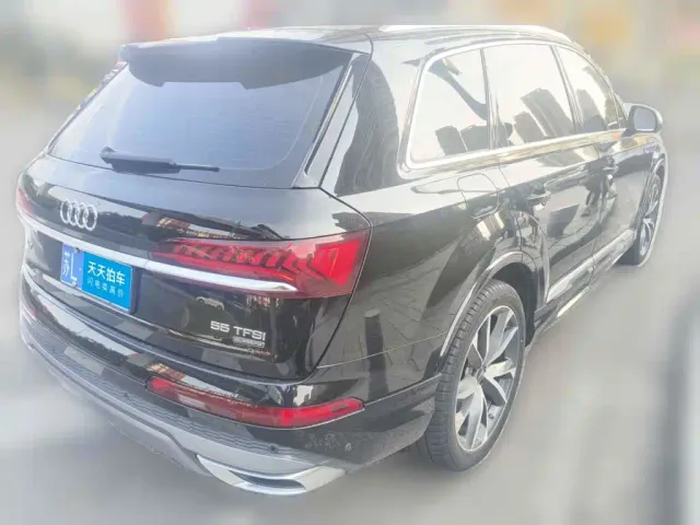 Audi Q7 — Фото автомобиля 2