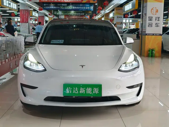 Tesla Model 3 — Фото автомобиля 2