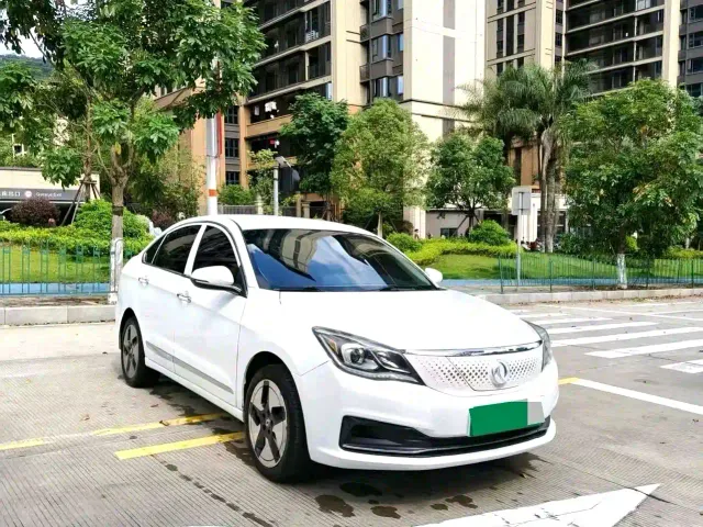 Dongfeng Fengshen E70 — Фото автомобиля 3