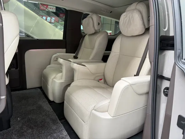Li Auto MEGA — Фото автомобиля 16