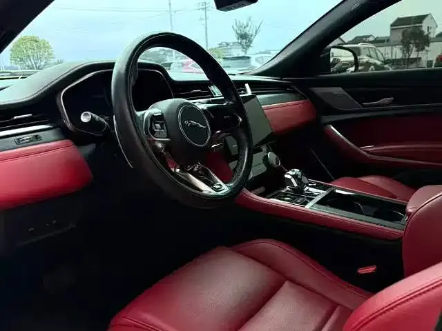 Jaguar XFL — Фото автомобиля 4