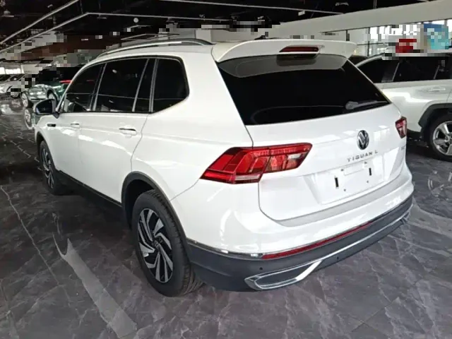 Volkswagen Tiguan L — Фото автомобиля 4