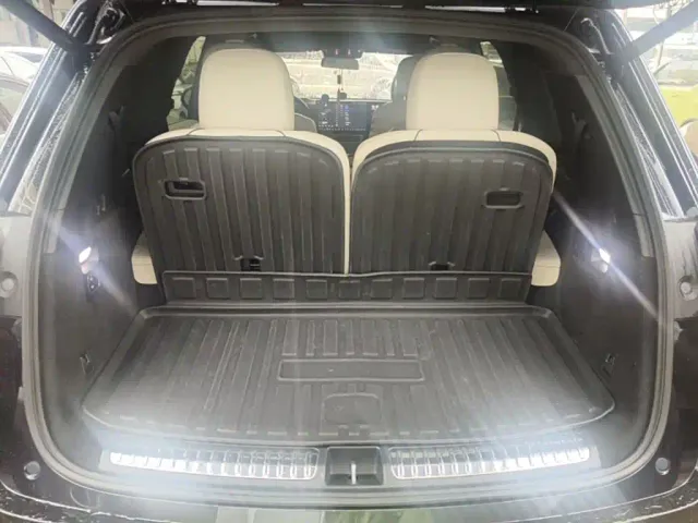 Li Auto L8 — Фото автомобиля 18