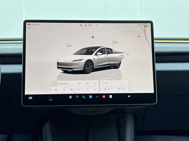Tesla Model 3 — Фото автомобиля 11
